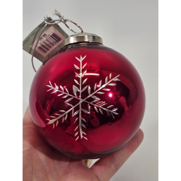 VINTAGE Marshall Field's Glass Ball Globe Ornament Red W Snowflate Holiday - Picture 3 of 6